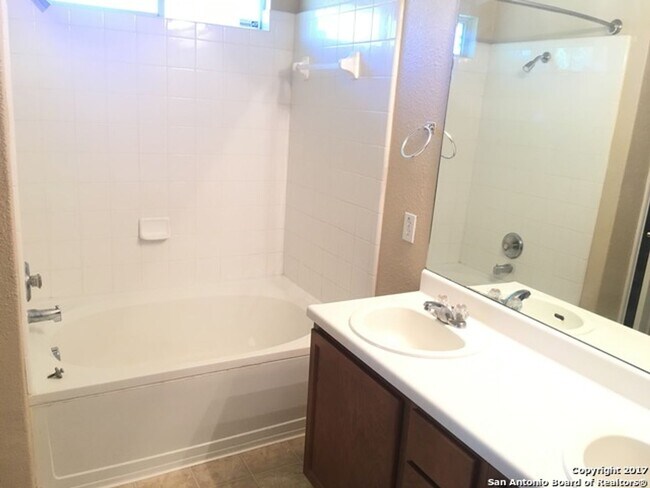 Foto del edificio - 3bed, 2 Bath in Wild Horse Subdivision