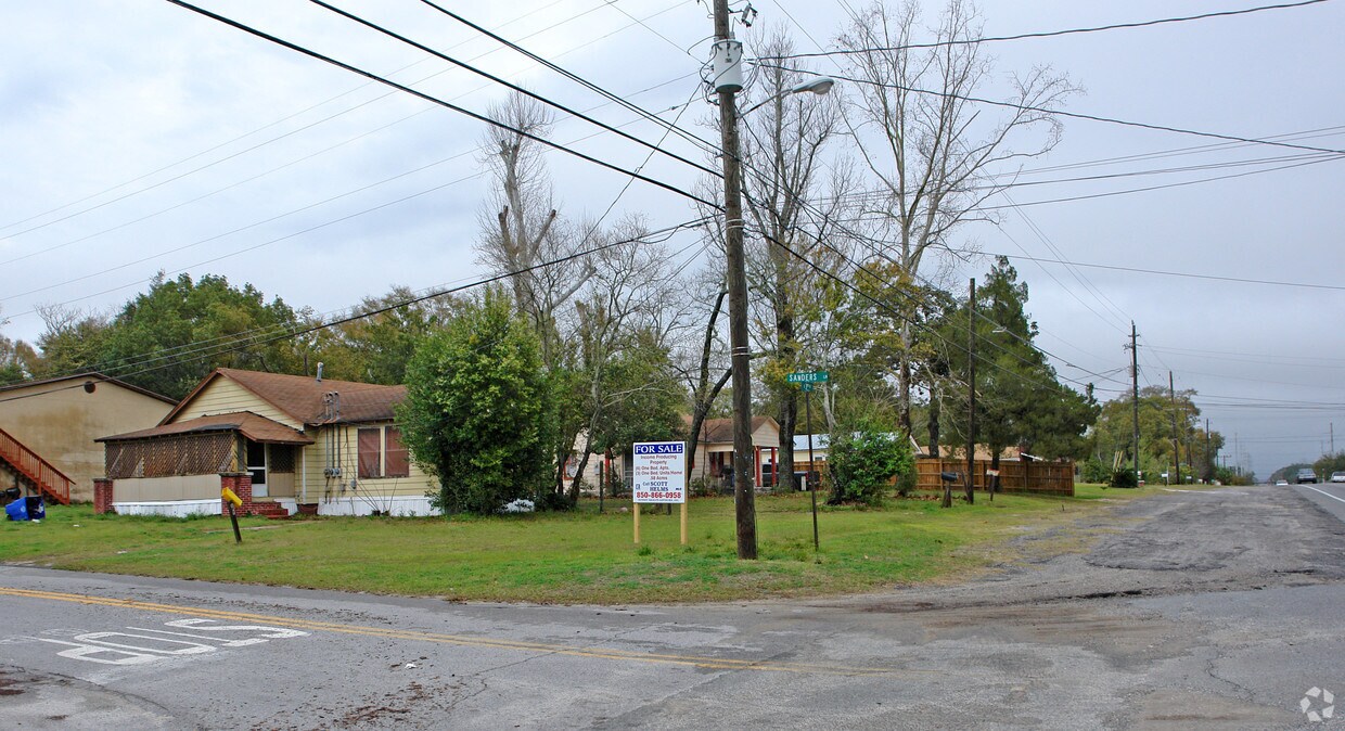 Building Photo - 308 Sanders Ln