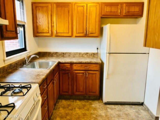 Foto del edificio - 2 br, 1 bath Apartment - 250 West Post Road