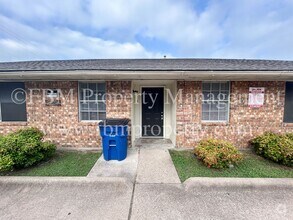 Building Photo - 1603 S Hall St