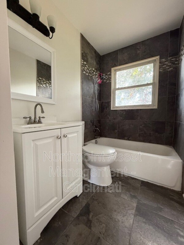 Building Photo - 2567 Belhaven Dr