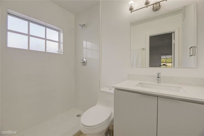 Foto del edificio - 3 br, 2 bath House - 306 NE 25th St
