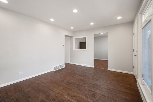 Foto del edificio - 580 W 16th St