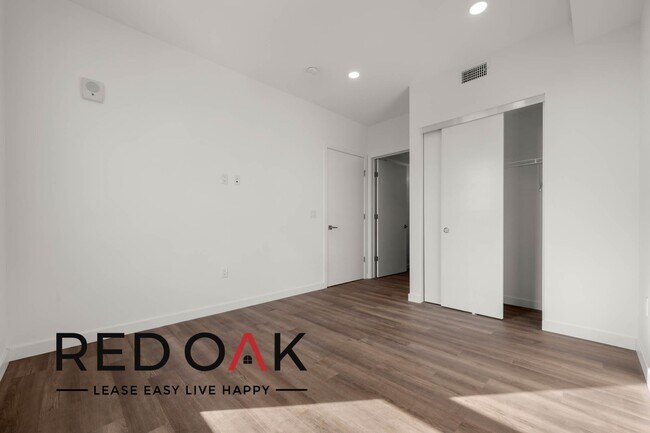 Foto del edificio - Peaceful Two Bedroom with Spacious Rooms D...