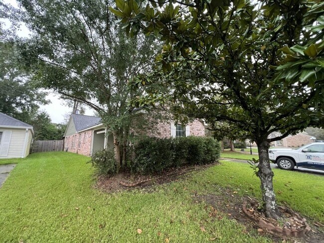 Foto del edificio - Must See!  Trendy 3 bedroom, 2 bath home i...