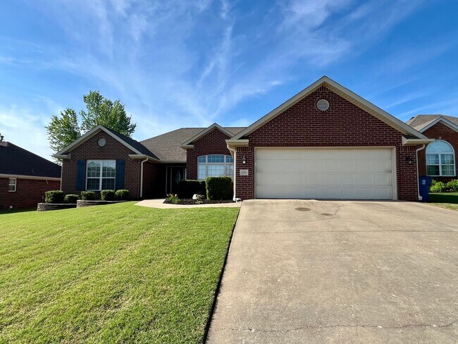 Building Photo - 4 Bedroom Spacious Home near all things Be...