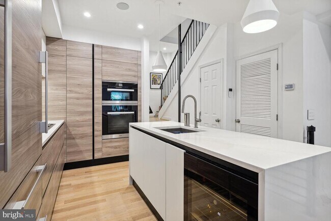 Foto del edificio - 2242 Ontario Rd NW