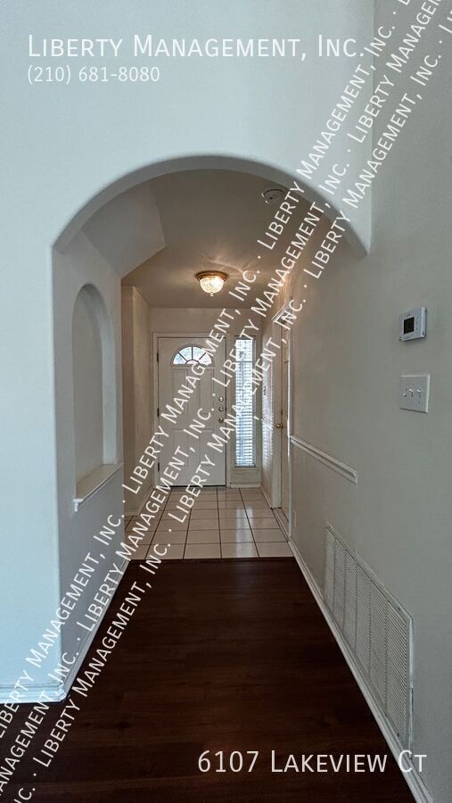 Foto del edificio - 6107 Lakeview Ct