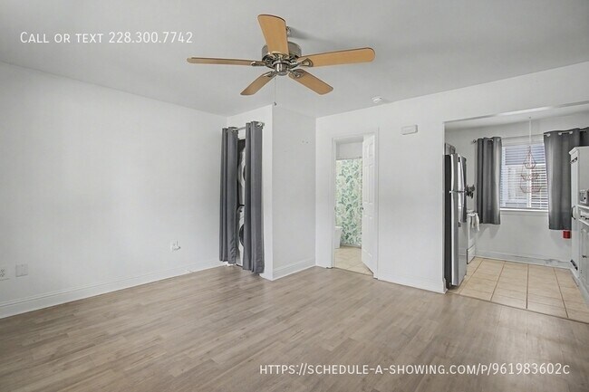 Foto del edificio - 1664 Beach Blvd