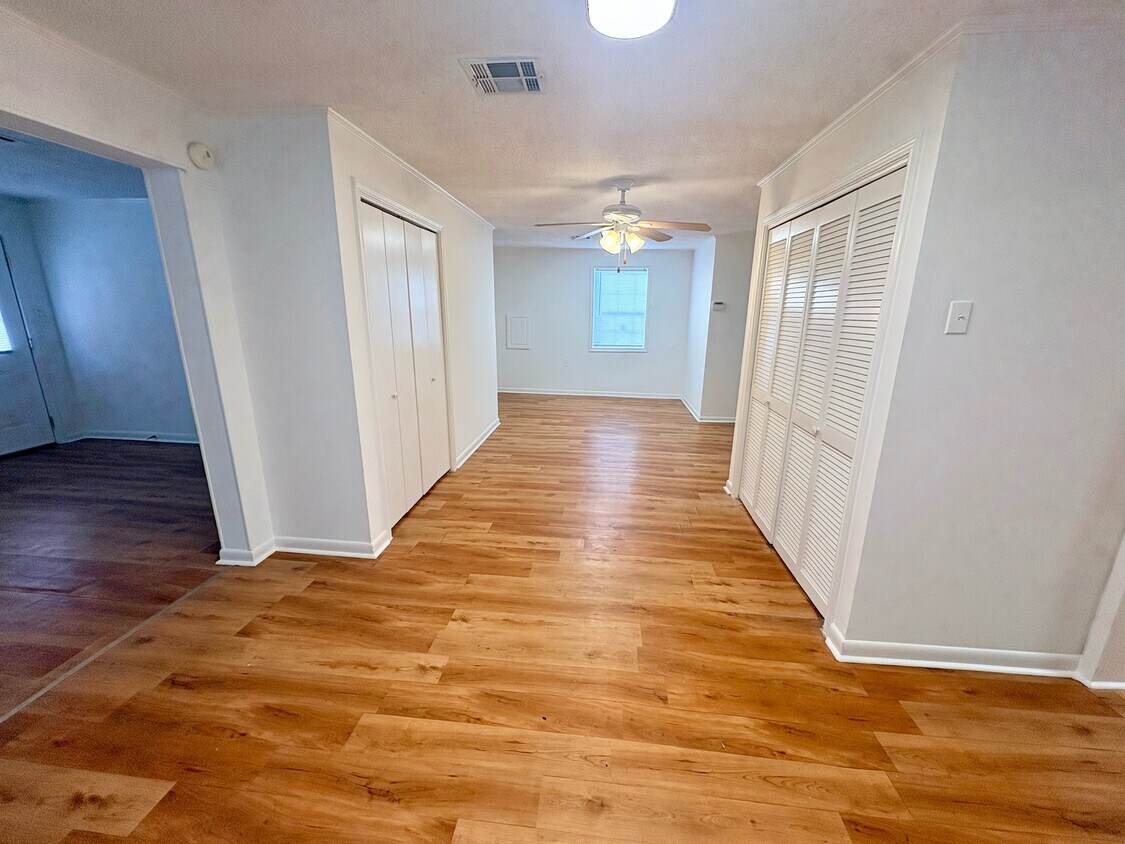 Building Photo - 2710 Hodges St