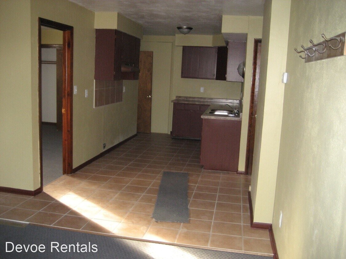 3765 E Barnard Ave, Cudahy, WI 53110 Room for Rent in Cudahy, WI