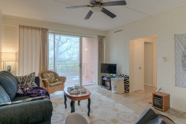 Foto del edificio - 904 Brightwood Manor Dr