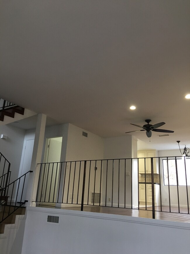 Building Photo - 26001 Alizia Canyon Dr