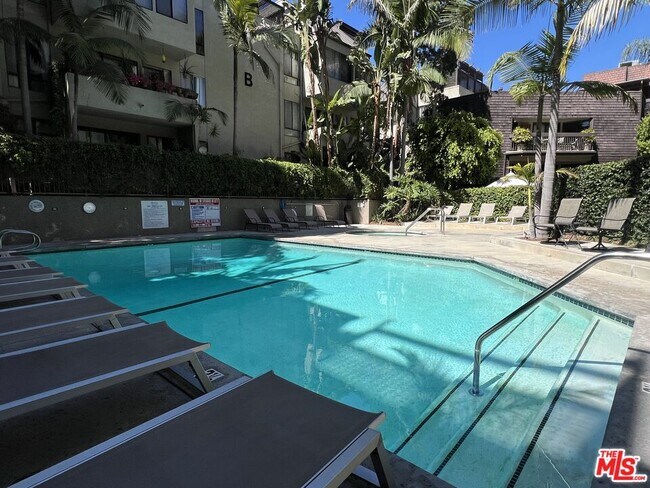 Foto del edificio - 950 Kings Rd