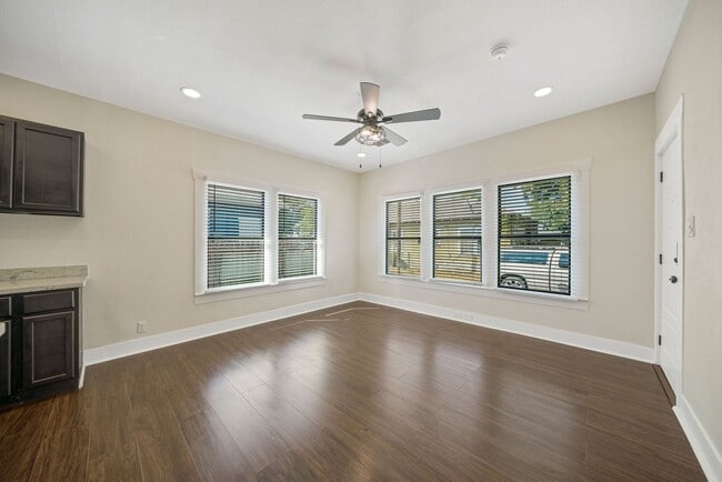 Building Photo - 3 Bedroom/2 Bath Dignowity Subdivision