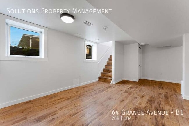 Building Photo - **Large and Bright 2 Bedroom Newly Renovat...