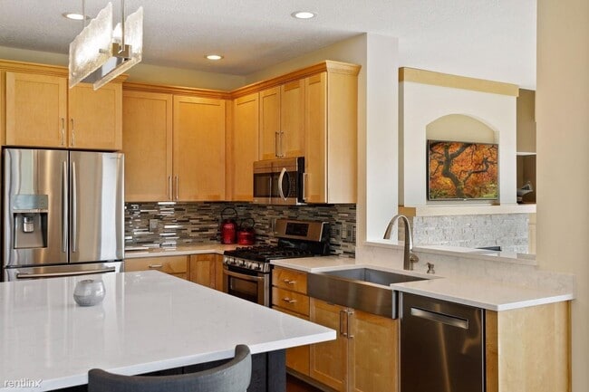 Building Photo - 1 br, 1 bath Condo - 256 Spring St