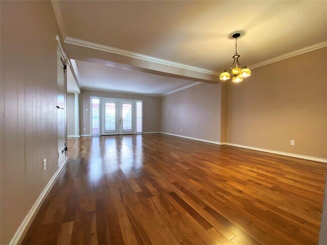 Building Photo - 811 Lovett Blvd