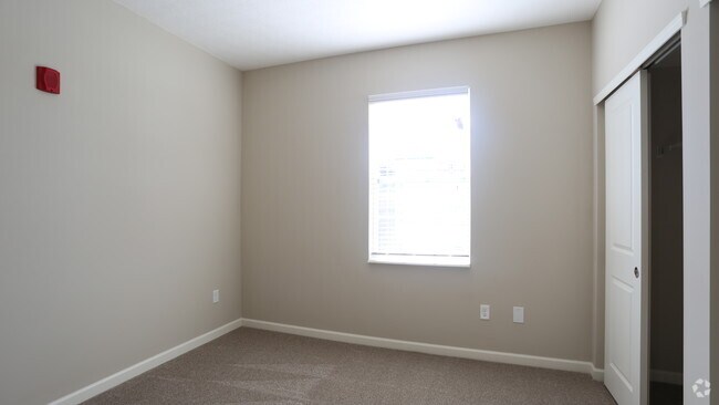 Bedroom - 1BR, 1BA - 685 SF - The Foxfire - Brook Lane Apartments