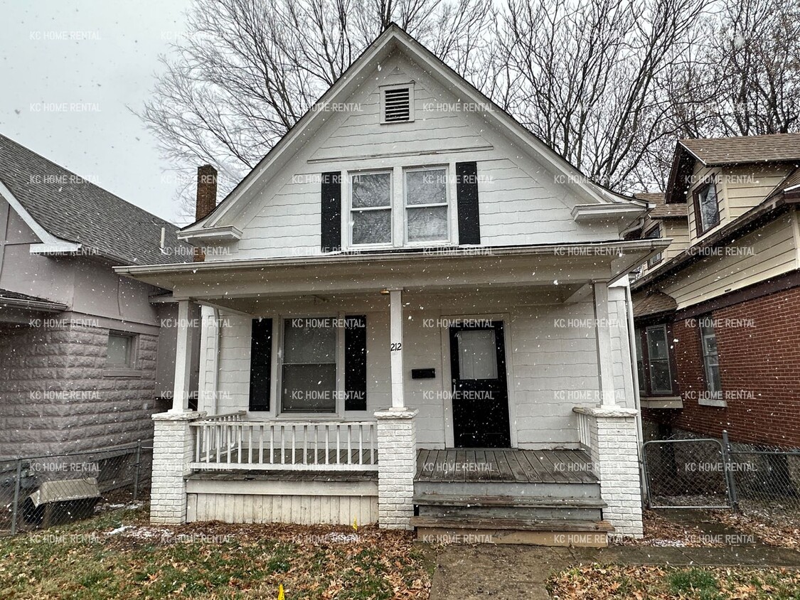 Primary Photo - Fabulous 2 bed 2 bath home in KCMO!