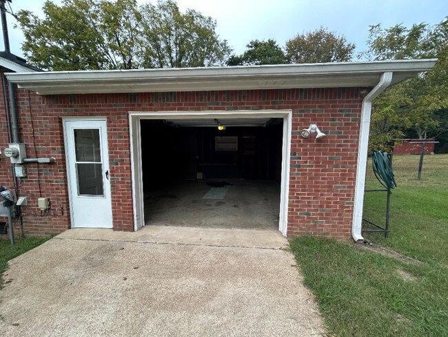 Building Photo - 107 Marable St