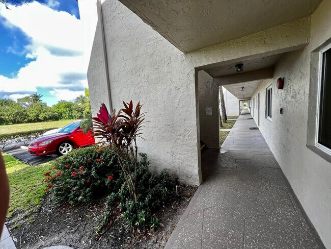 Foto del edificio - 2900 Fiore Way