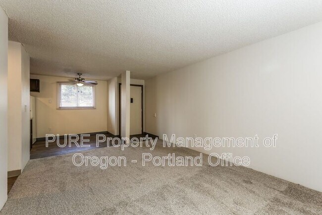 Building Photo - 14138 NE Sandy Blvd
