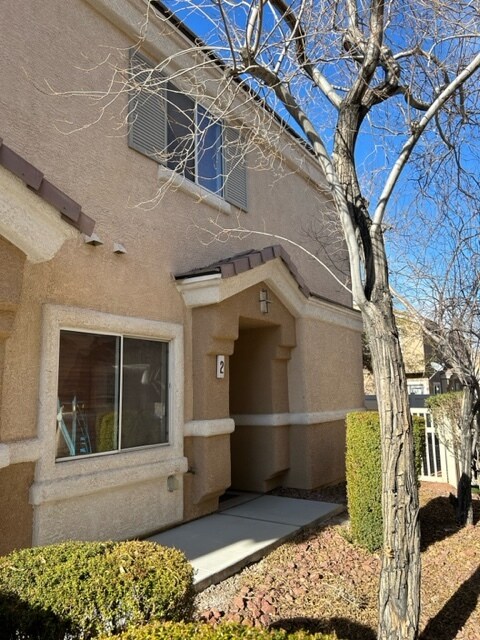 Building Photo - 3520 Glorious Iris Pl