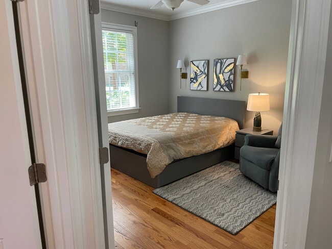 Foto del edificio - Room in House on Ray Rd