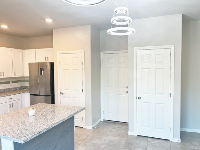 Building Photo - 4461 Lantern Point Ave