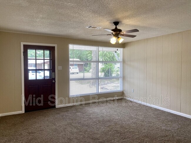 Building Photo - 23 Hiland Pl