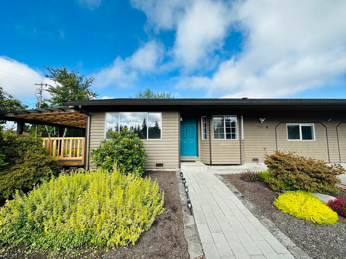Primary Photo - 11715 6th St SE