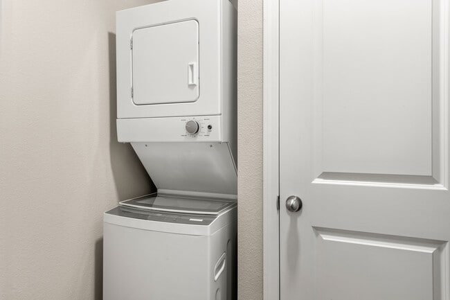 Building Photo - ZZZThe Mills