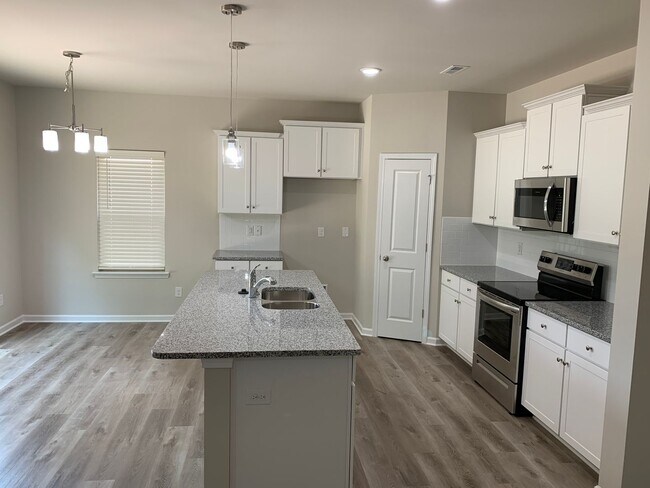 Foto del edificio - 7327 Neal Rd