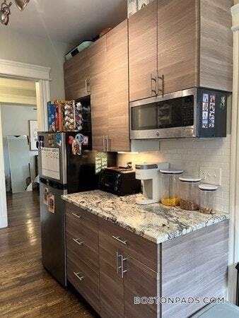 Building Photo - 122 Riverway