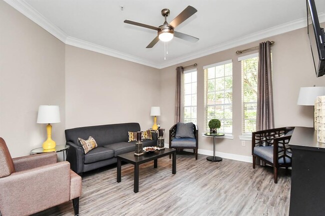 Building Photo - 3225 Woodland Park Dr