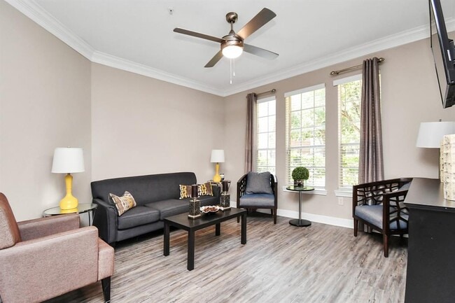 Building Photo - 3225 Woodland Park Dr