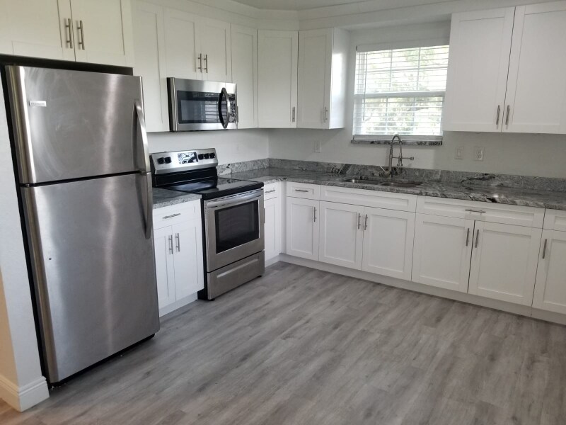 1404 E Renfro St Unit B, Plant City, FL 33563 Room for Rent in Plant