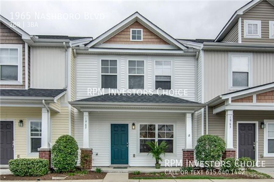 Foto principal - Cute 2 bd/ 2.5 ba townhome on golf course ...