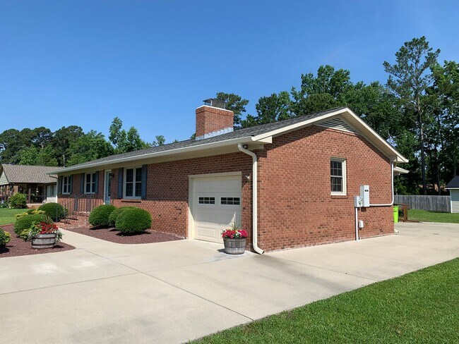 Building Photo - Charming Updated Home, Quiet Street Near Base, Fenced Yard!