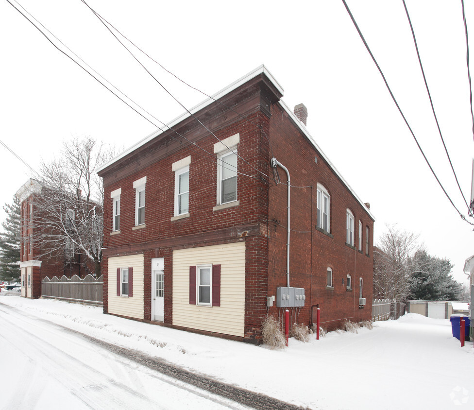 Building Photo - 27 Pleasant St