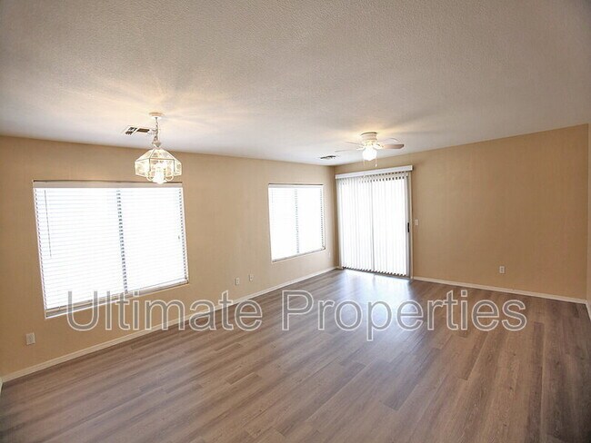 Foto del edificio - 12706 W Ash St
