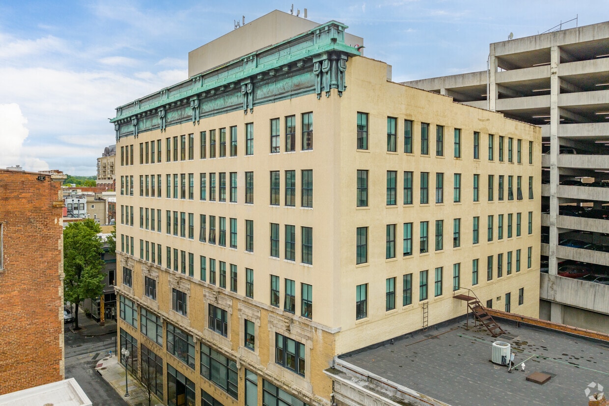301 1st St SW - Parkway 301