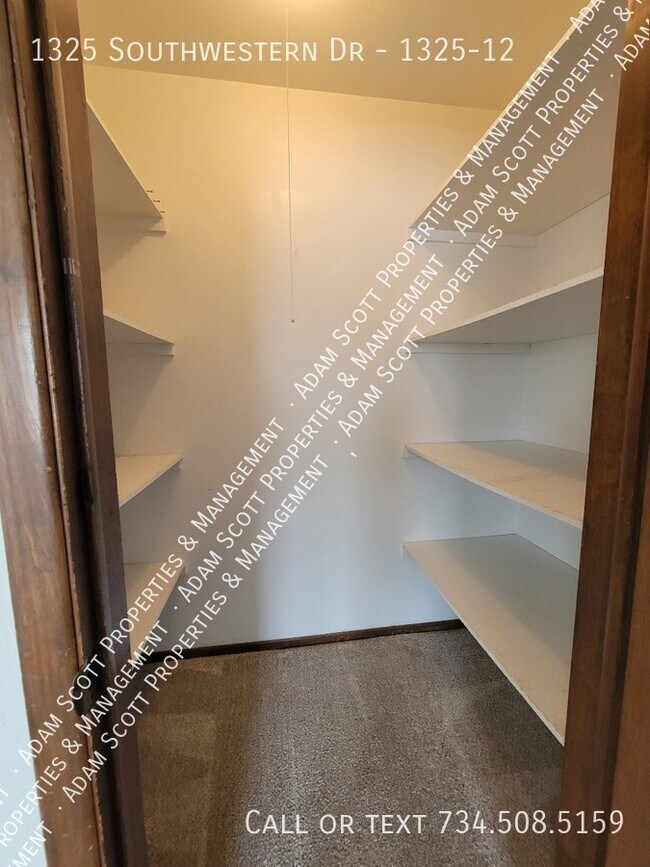 Foto del edificio - 1325 Southwestern Dr