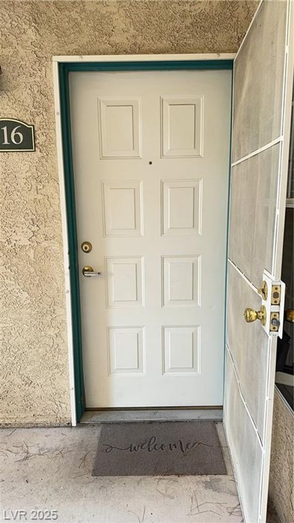 Foto del edificio - VERY DESIRABLE GREEN VALLEY 1ST FLOOR UNIT...