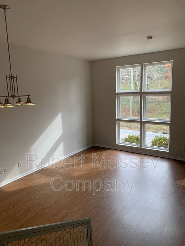 Foto del edificio - 2745 Grinstead Dr