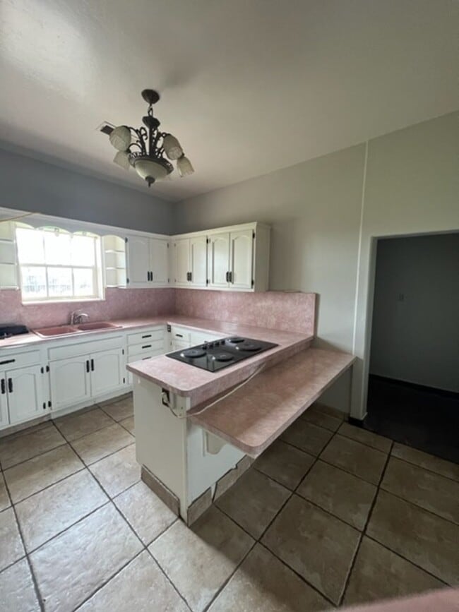 Building Photo - Farm house with room