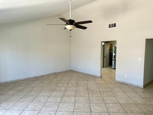Building Photo - 4 Bedroom with pool in prime location