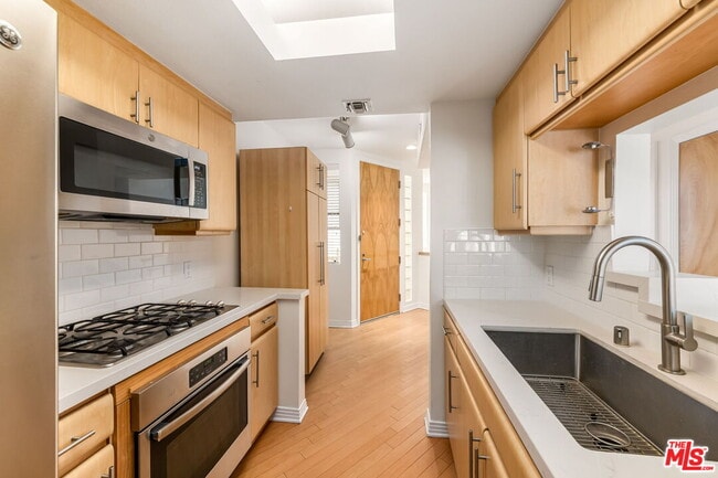 Foto del edificio - 171 N Church Ln