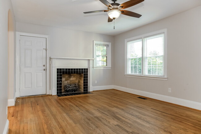 Building Photo - 305 S Mulberry St